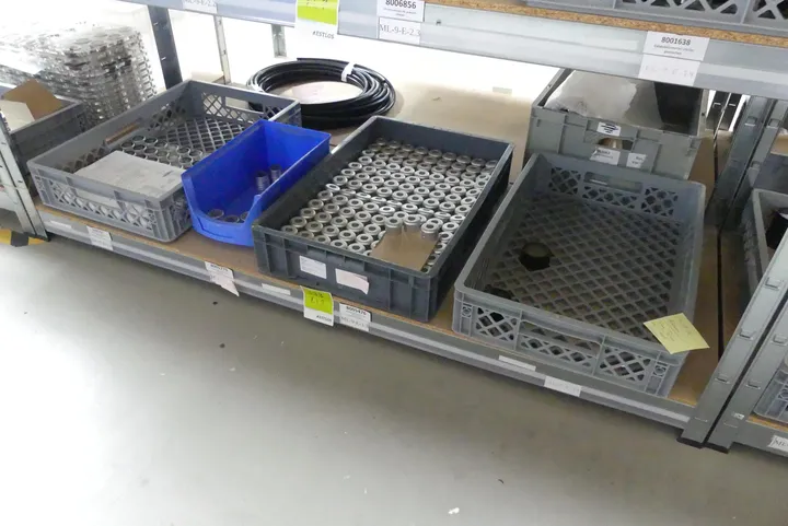 Aluminiumgehäuse, teilweise mit Glas Umfang: Fachinhalt